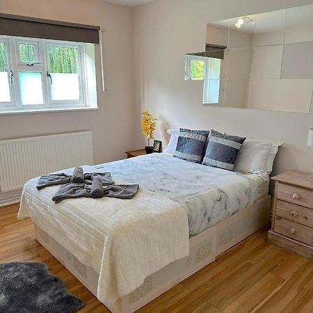 303 Alexandra Avenue Ha2 9Dx Lejlighed Pinner Eksteriør billede