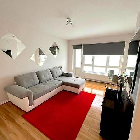 303 Alexandra Avenue Ha2 9Dx Lejlighed Pinner Eksteriør billede