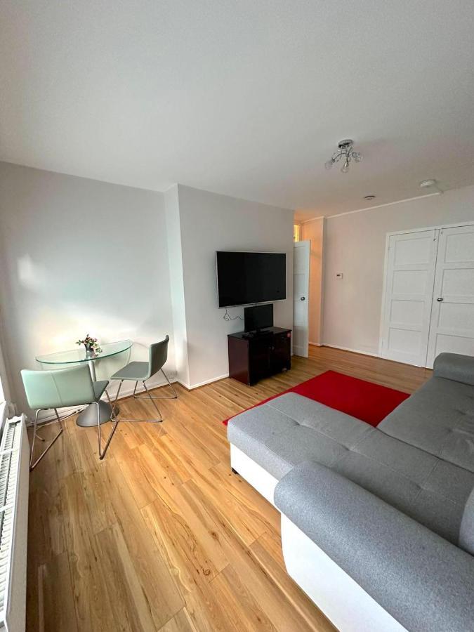 303 Alexandra Avenue Ha2 9Dx Lejlighed Pinner Eksteriør billede