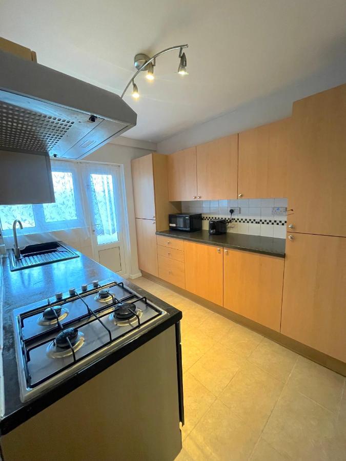 303 Alexandra Avenue Ha2 9Dx Lejlighed Pinner Eksteriør billede